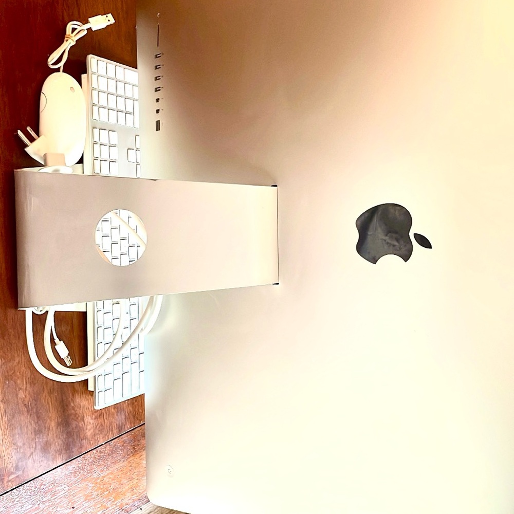 iMac apple desktop machine for office